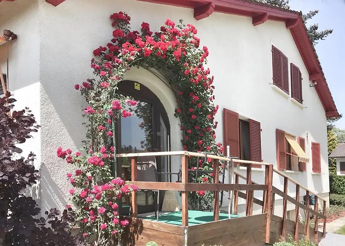 Lindo Lugar - Just A 7 Minute Walk From The Airport