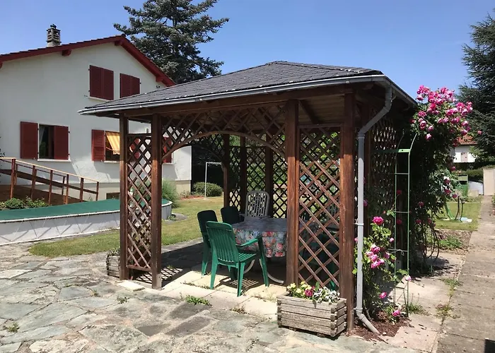 Lindo Lugar - Just A 7 Minute Walk From The Airport