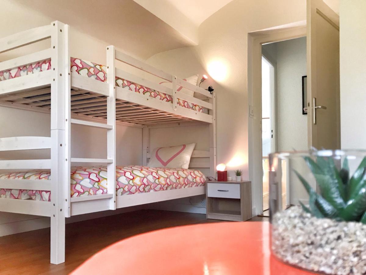 Bed & Breakfast Lindo Lugar - Just A 7 Minute Walk From The Airport