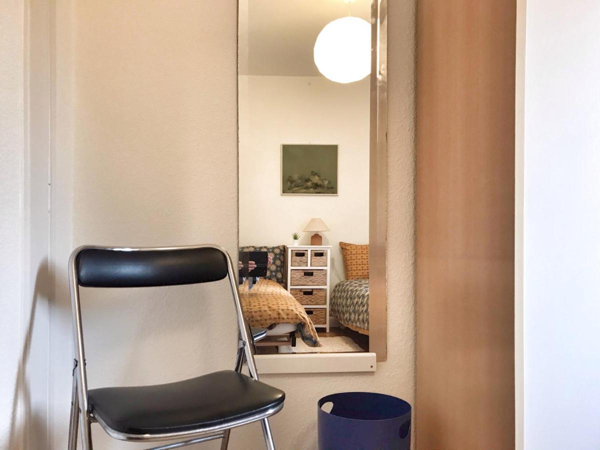 Lindo Lugar - Just A 7 Minute Walk From The Airport Bed & Breakfast *