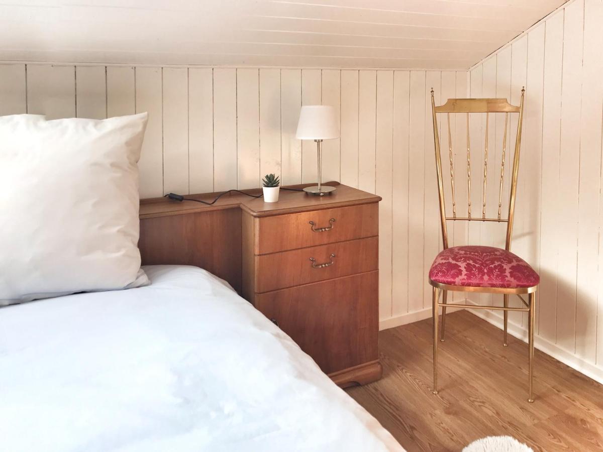 Bed & Breakfast Lindo Lugar - Just A 7 Minute Walk From The Airport *